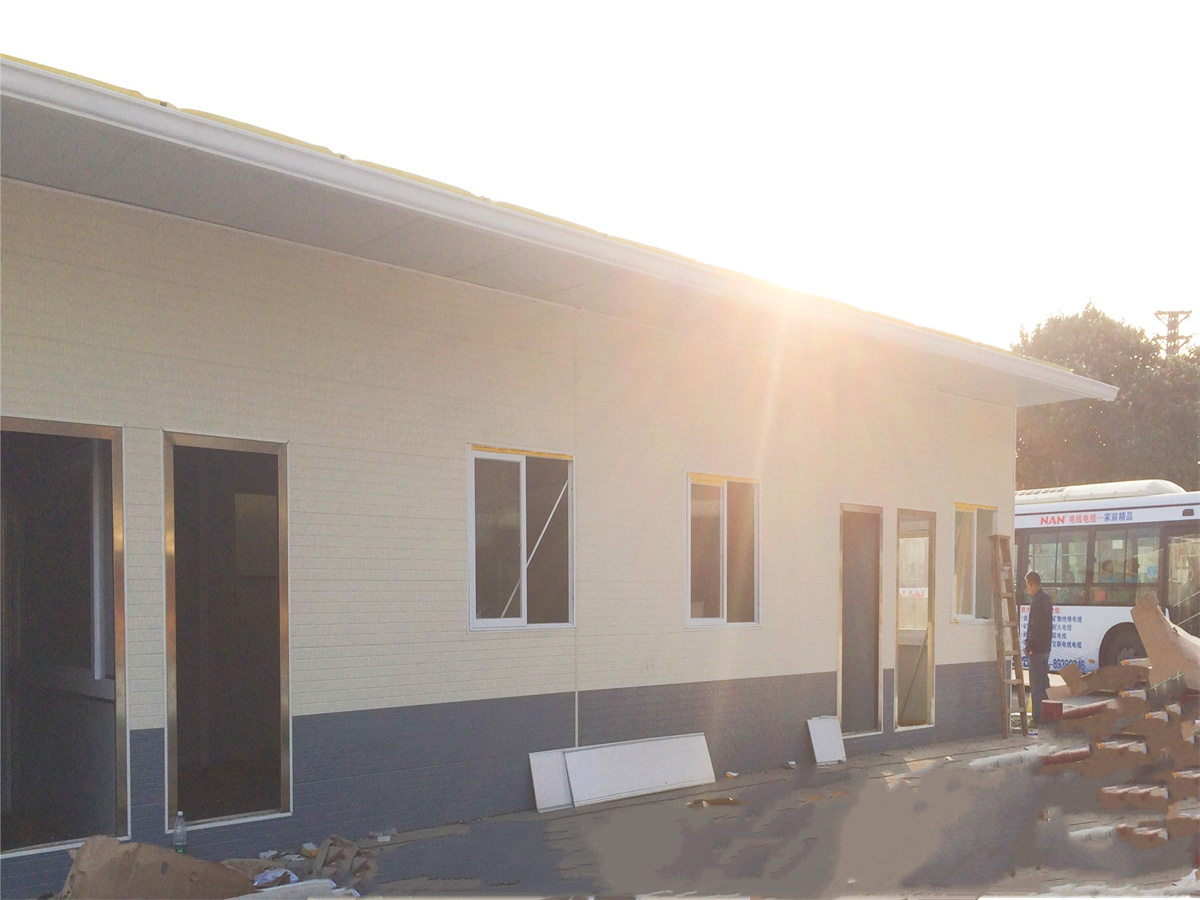 PU Metal Cladding Prefabricated Structures Steel House 