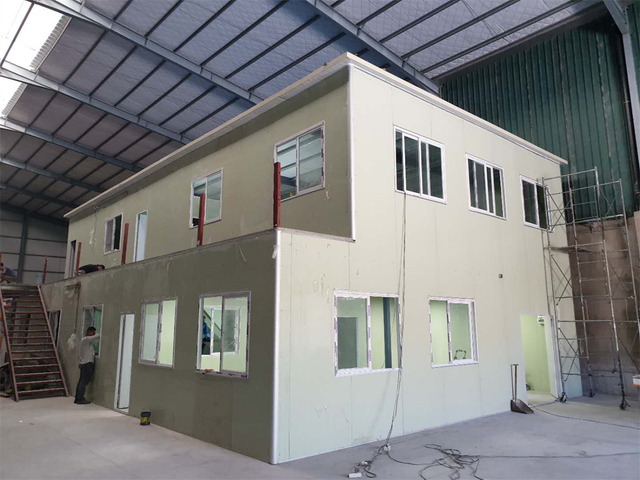 Economical Design Prefabricated House in The Warehouse