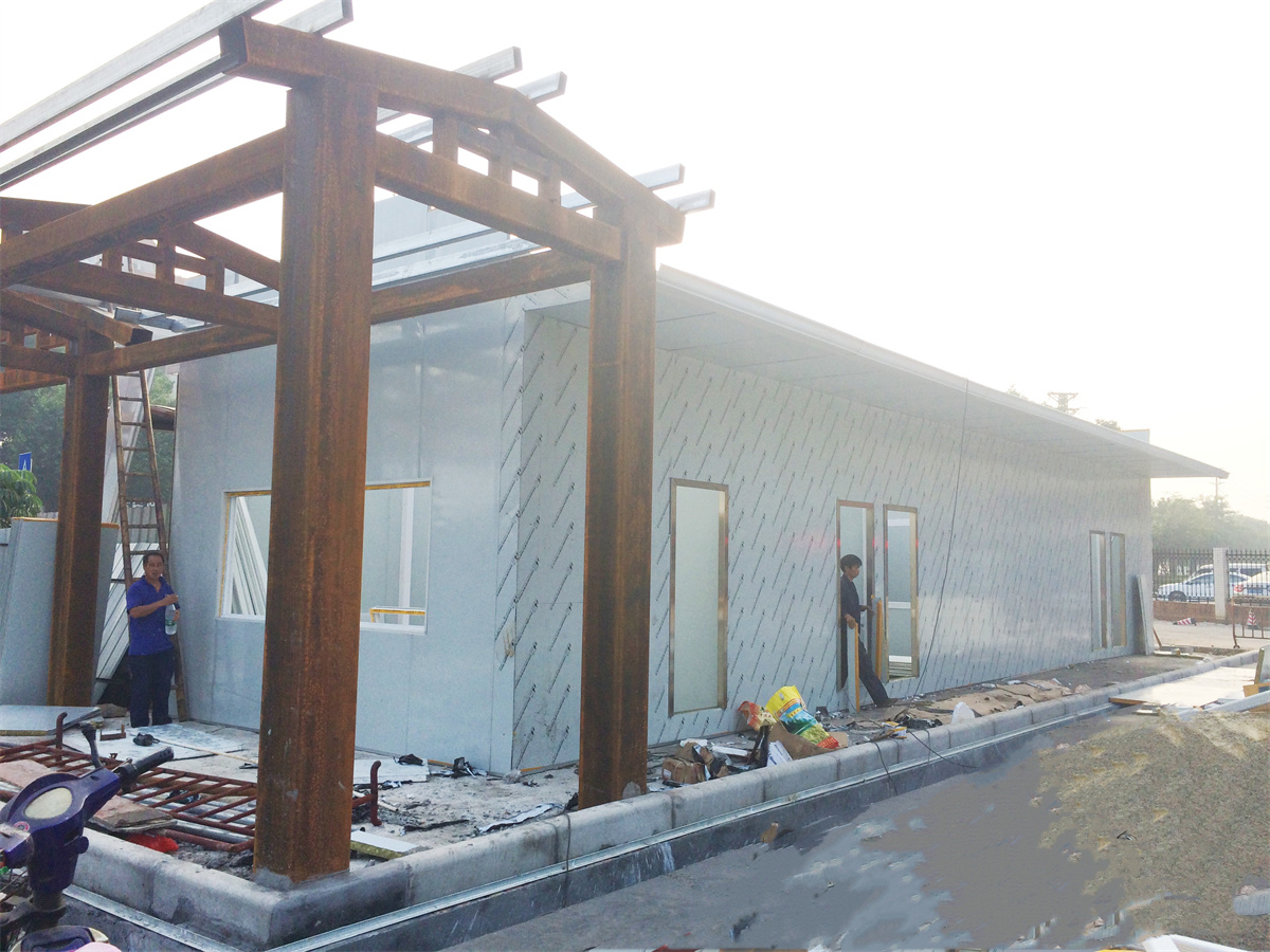 PU Metal Cladding Prefabricated Structures Steel House 