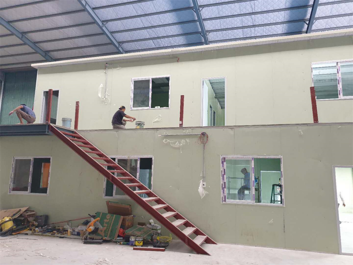 Economical Design Prefabricated House in The Warehouse
