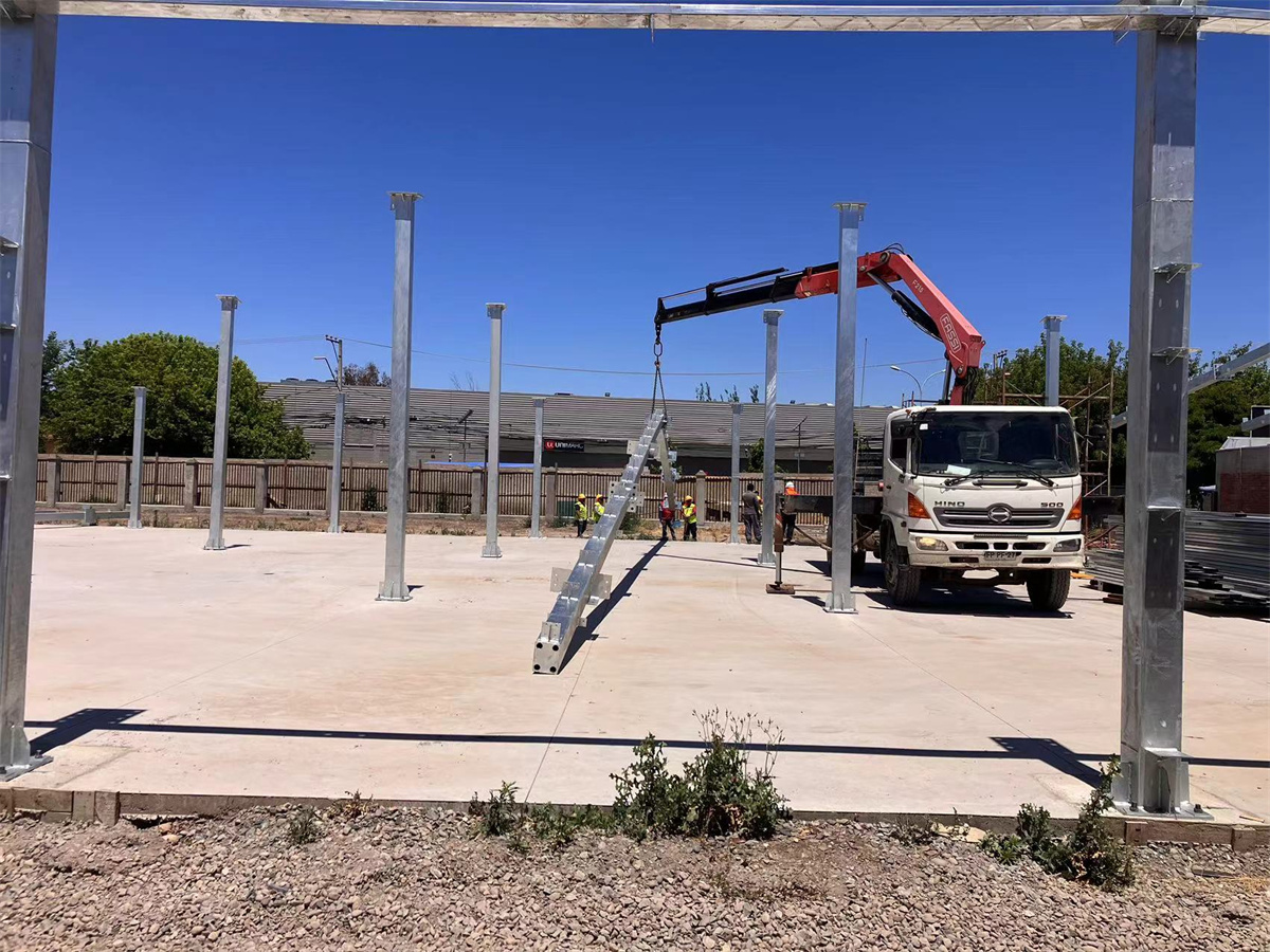 Hot-dip Galvanized Building Material Steel Construction Prefabricated Building Shed Steel Structure Warehouse in Chile