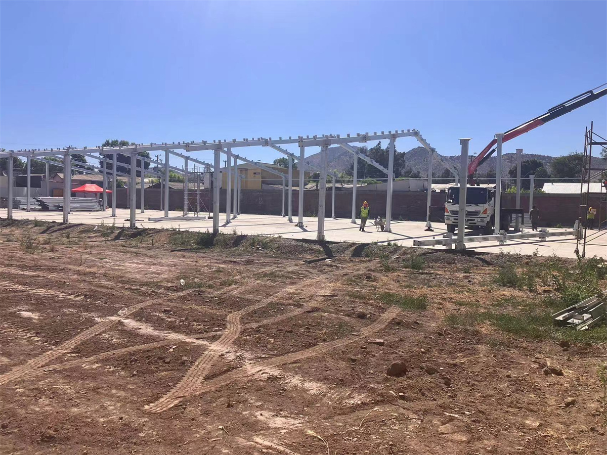 Hot-dip Galvanized Building Material Steel Construction Prefabricated Building Shed Steel Structure Warehouse in Chile